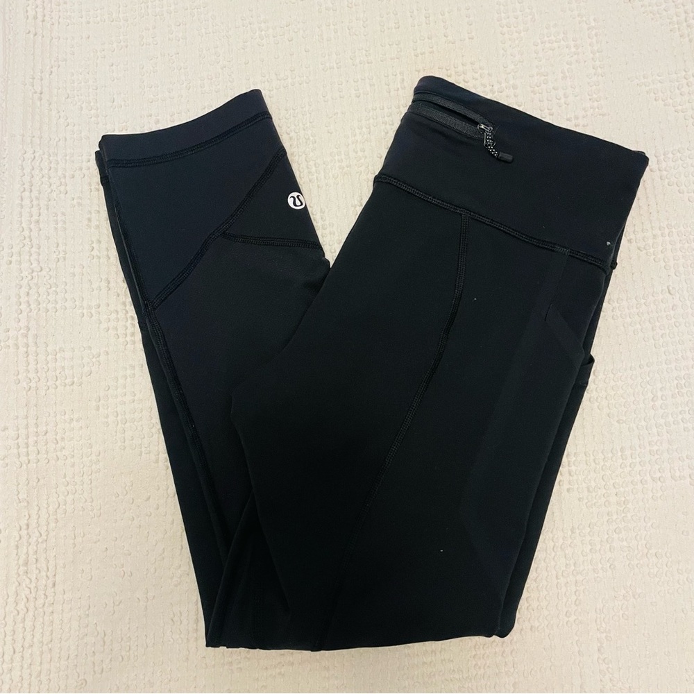 Lululemon Cropped Side and Back Stash Pocket Leggings Black Size 6